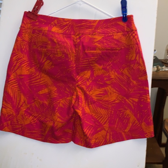 Whitney Pull-on Stretch Short. Size Large. Orange and red pattern. - Picture 2 of 7